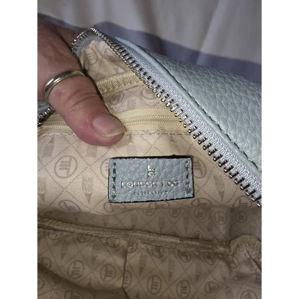 London Fog Camera Size Bag.‎ NWT Blue.